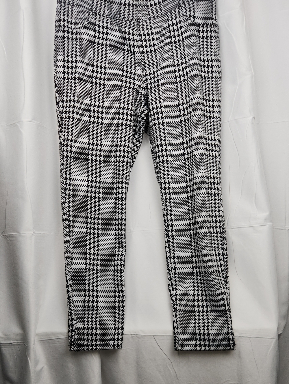 Women's Black & White Glen Plaid Skinny Capris L